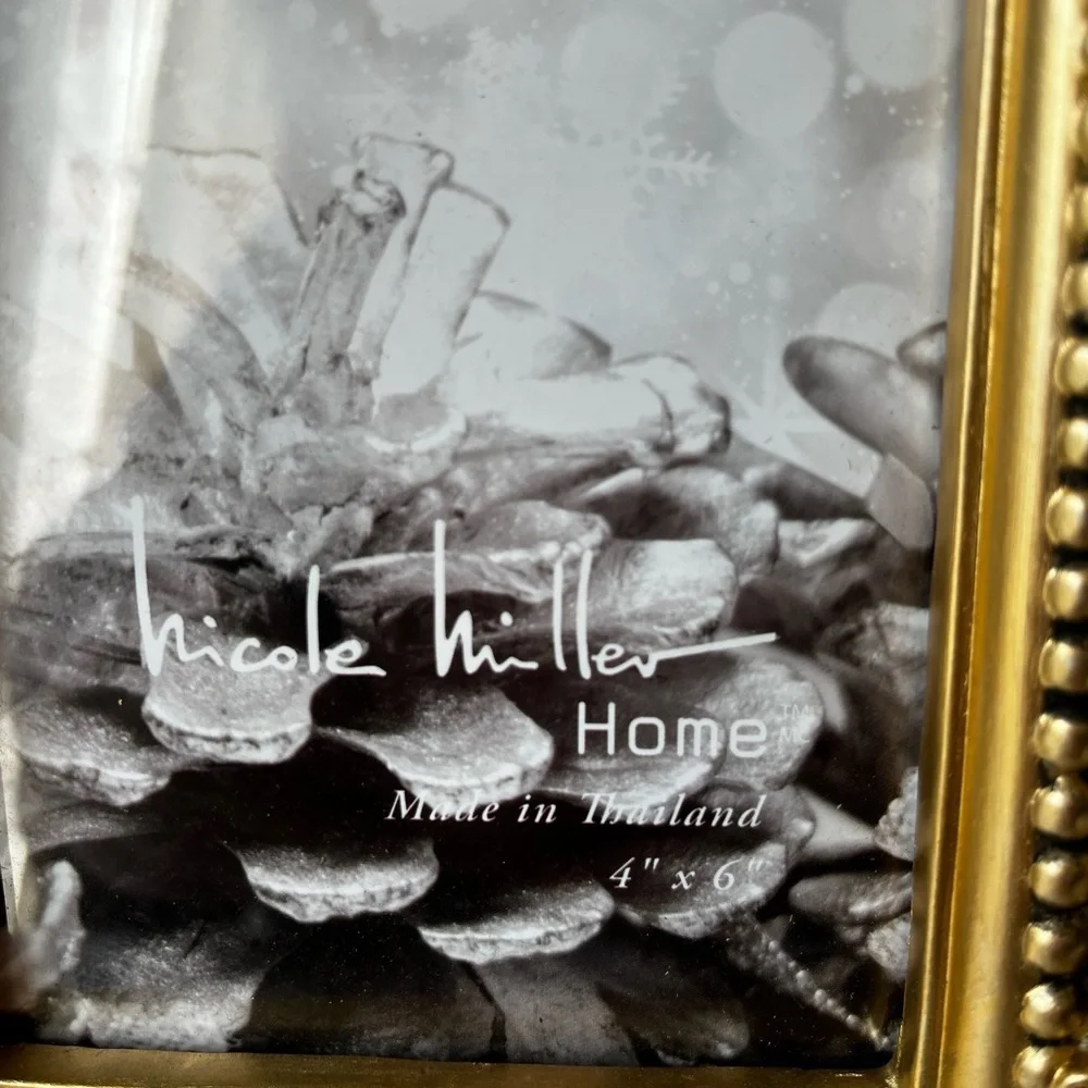 Nicole Miller Home Gold Ornate Picture Frame for 4”x6” photo